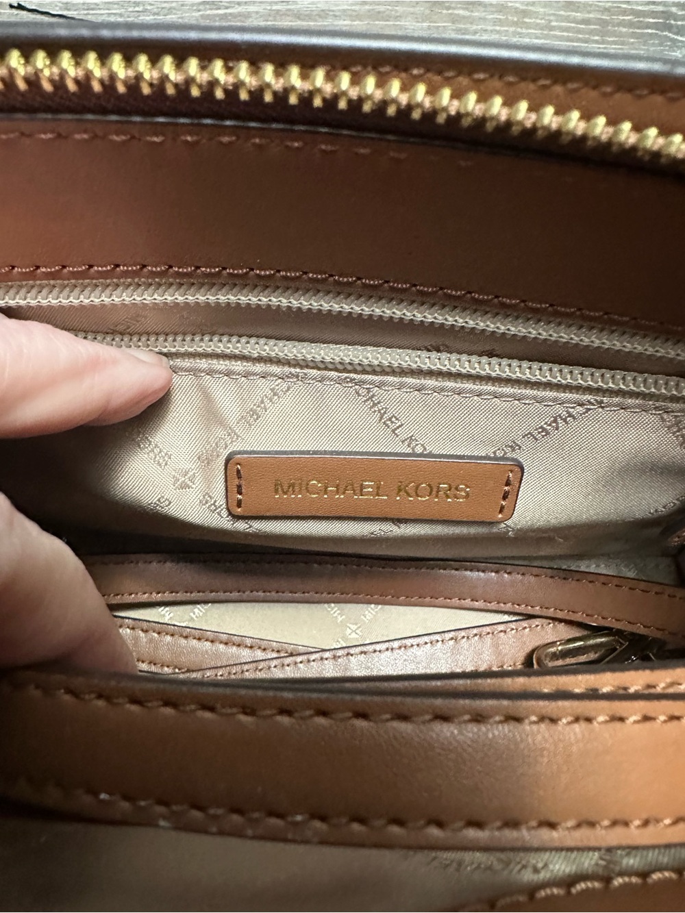 Michael Kors Cream Signature Satchel with Brown Trim - Picture 7 of 10